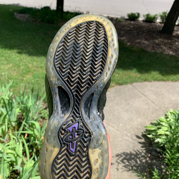 Nike Eggplant Foamposite - Picture 6 of 7